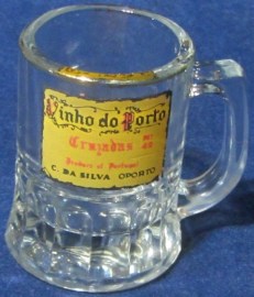 CHUPITOS-CRISTAL-EN-FORMA-JARRA-CERVEZA-5CM-ALTURA.jpg